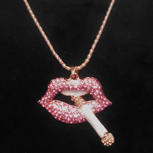 Betsey Johnson Sexy Pink LIPS Cool Cig Hang Crystal Rhinestone Pendant Necklace - Picture 2 of 9